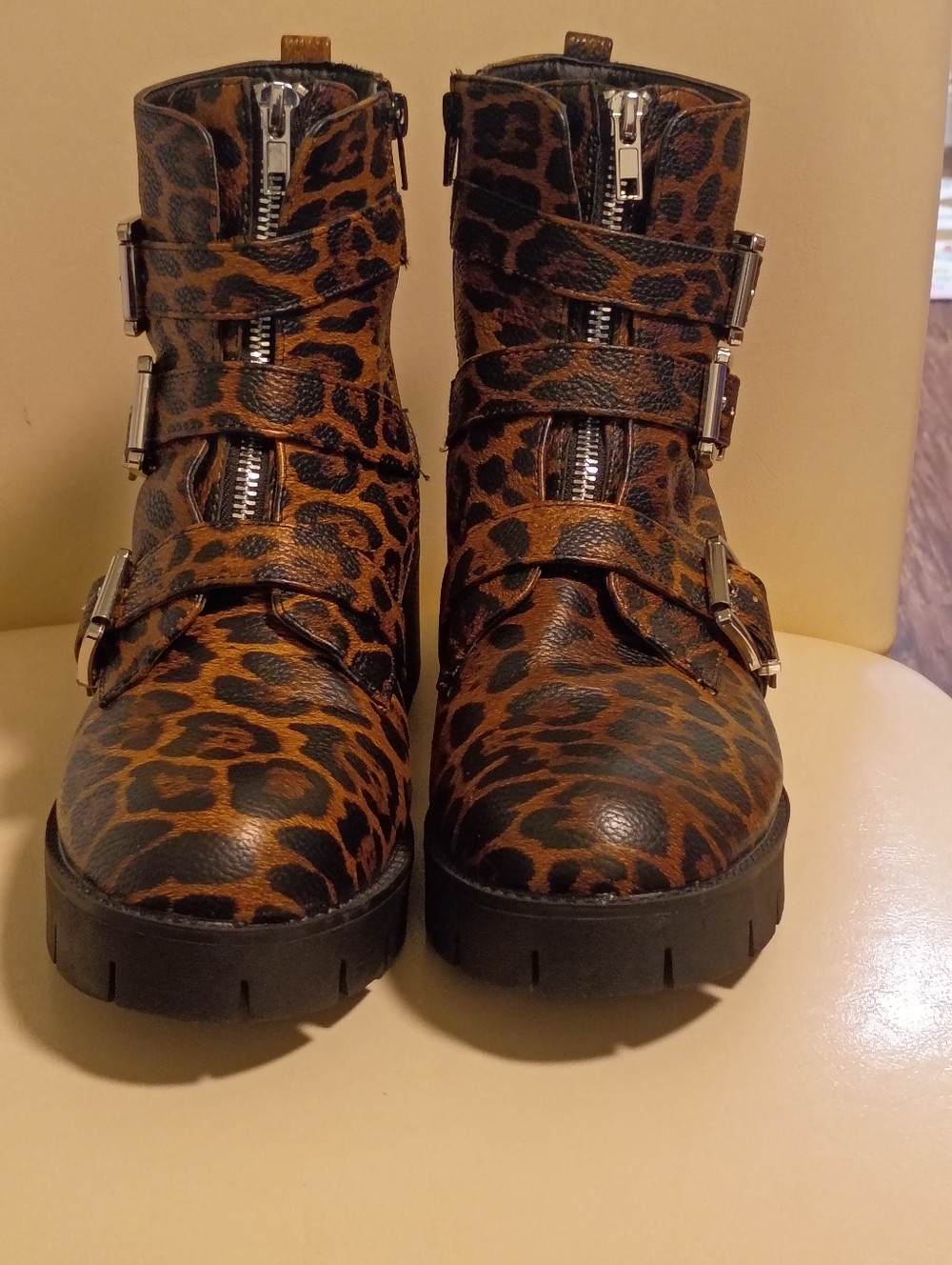 Comfort East 1946‎ Women's animal print Buckle Zip Front Accents Chunky Boots 10